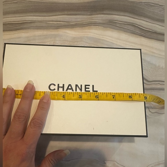 Chanel Classic White Box - Picture 8 of 9